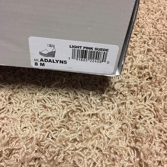 NWT Marc Fisher AdaLyn Wedge 8M light pink suede. Sandal, suede, ankle strap - Picture 4 of 8